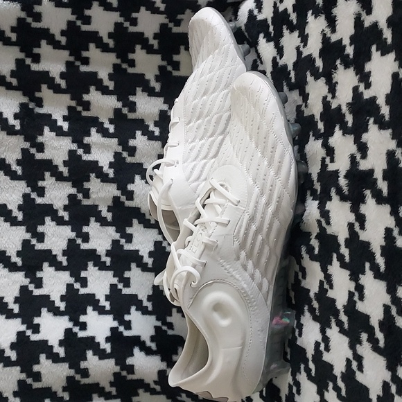 Under Armour UA Magnetico 2.0 FG White Metallic Silver Cleats Size 11 / 9.5 - Picture 2 of 5